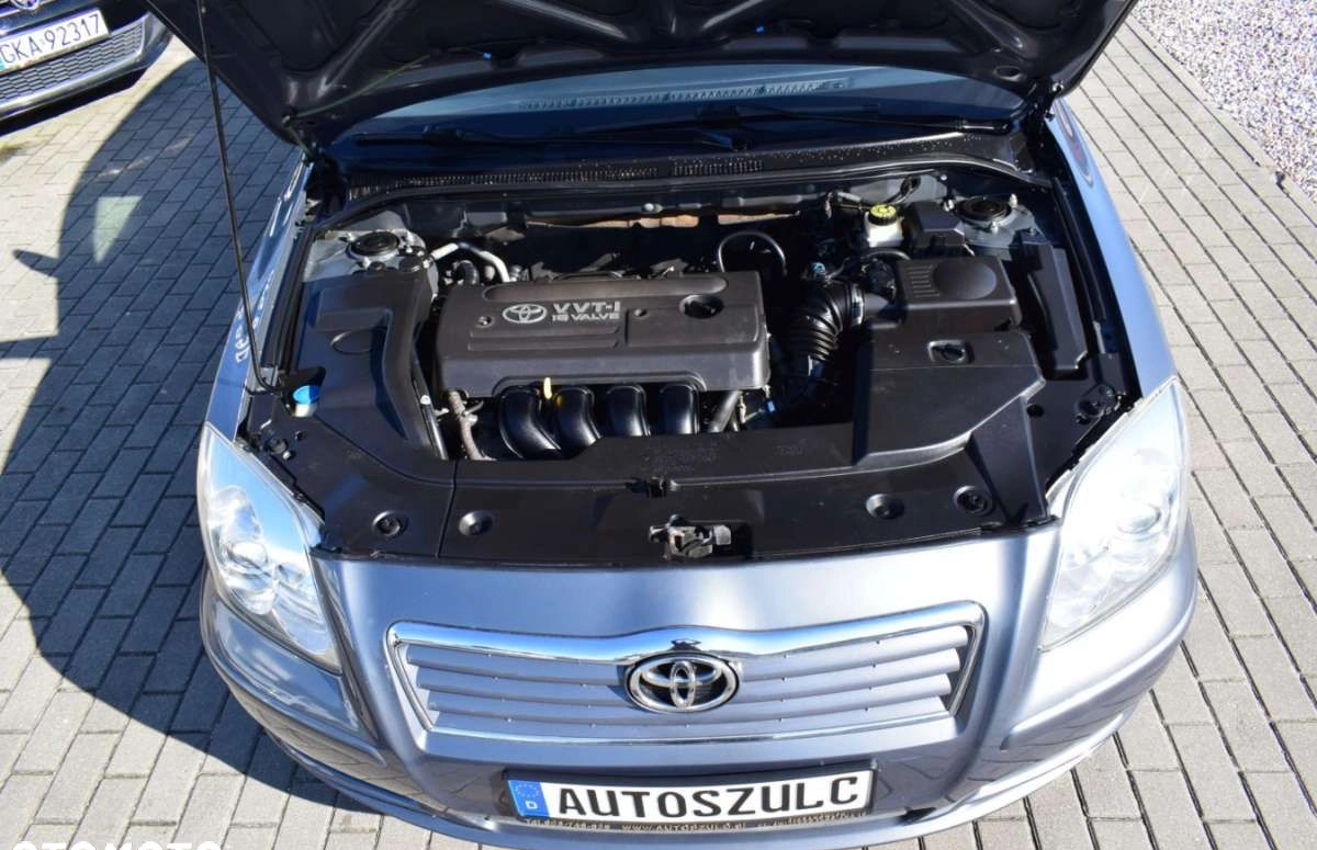 Toyota Avensis cena 19700 przebieg: 217711, rok produkcji 2005 z Gryfów Śląski małe 742